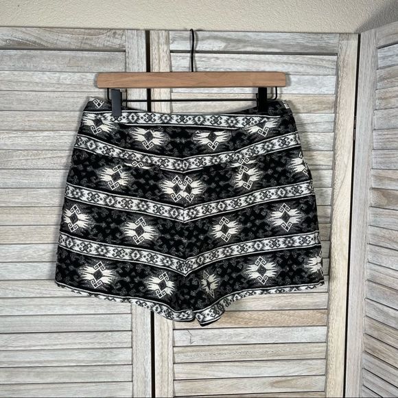 Sam Edelman Women’s 8 Metallic Abstract Dress Shorts. - Picture 4 of 10